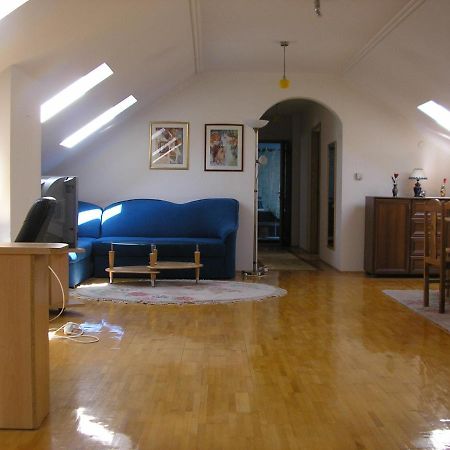 Suncano Potkrovje U Centru Apartment สโกเปีย ภายนอก รูปภาพ